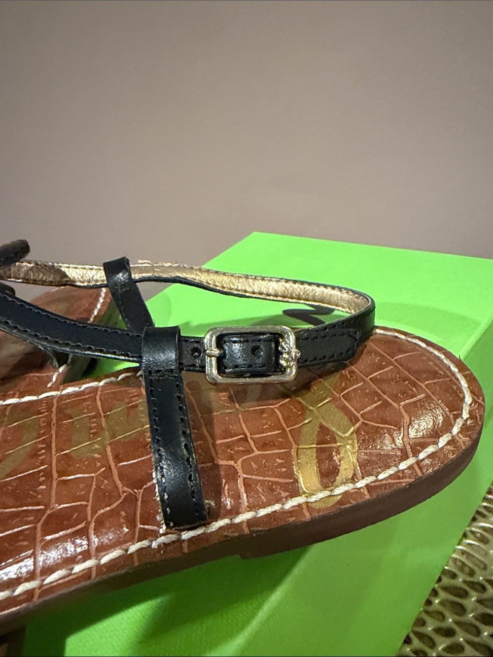 Sam Edelman Black Leather T-Strap Croc-Embossed Footbed Sandals - Picture 7 of 8